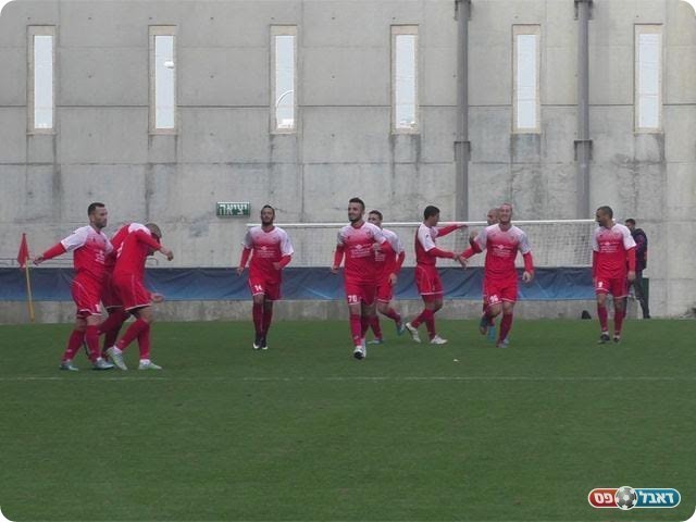 שחקני כפר קאסם אחרי השער (שקד מורג)